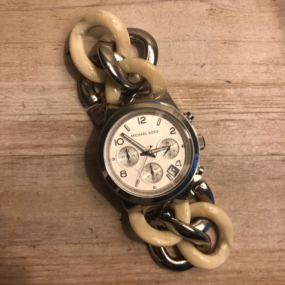 Michael Kors Link Watch - Picture 2 of 4